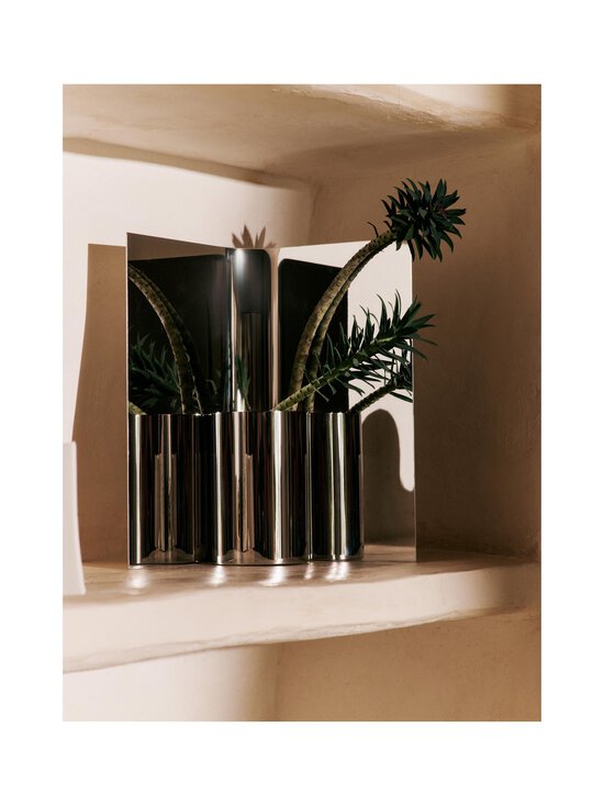 Ferm Living - Eddy Mirror Polished vāze - MIRROR POLISHED - photo 4 Ferm Living - Eddy Mirror Polished vāze - MIRROR POLISHED | Stockmann - photo 4