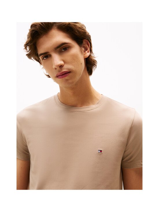 Tommy Hilfiger - Stretch Slim Fit T-krekls - AFE COASTAL TAUPE - photo 5 Tommy Hilfiger - Stretch Slim Fit T-krekls - AFE COASTAL TAUPE | Stockmann - photo 5