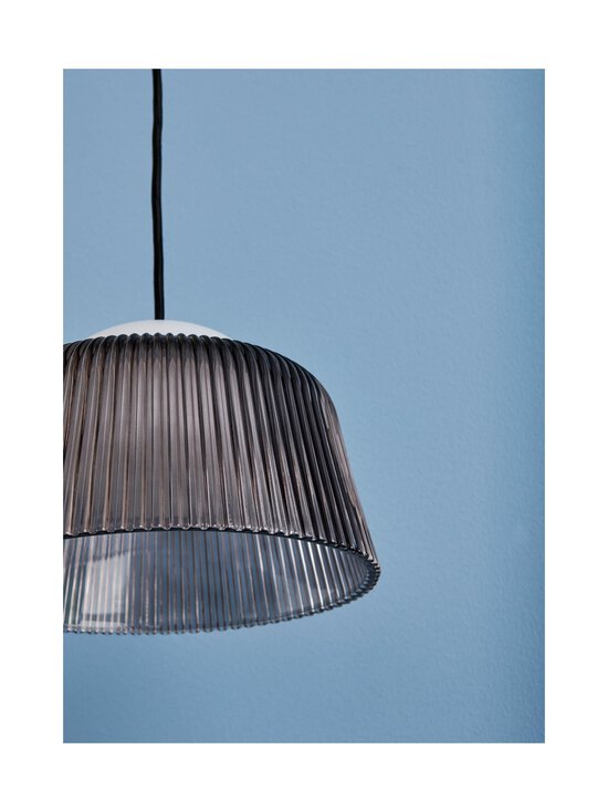 HAY - Brim-riippuvalaisin 24,5 cm - SMOKED GREY GLASS - photo 4 HAY - Brim-riippuvalaisin 24,5 cm - SMOKED GREY GLASS | Stockmann - photo 4