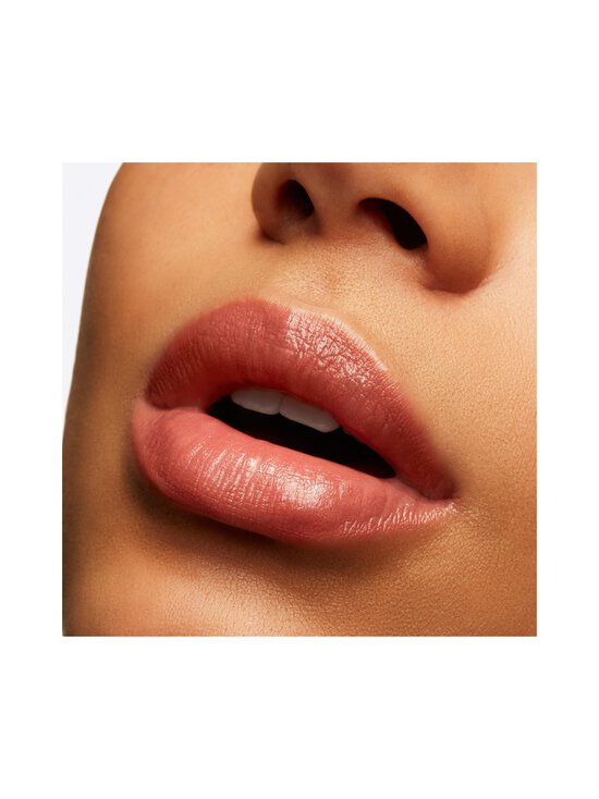 MAC - Lustreglass Lipstick -huulipuna - WELL WELL WELL - photo 4 MAC - Lustreglass Lipstick -huulipuna - WELL WELL WELL | Stockmann - photo 4