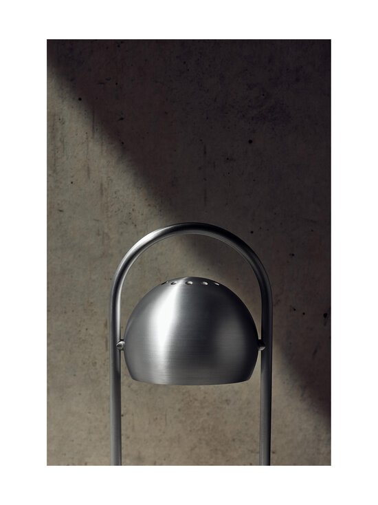 Frandsen - Ball-kannettava pöytävalaisin - BRUSHED ALUMINIUM - photo 3 Frandsen - Ball-kannettava pöytävalaisin - BRUSHED ALUMINIUM | Stockmann - photo 3