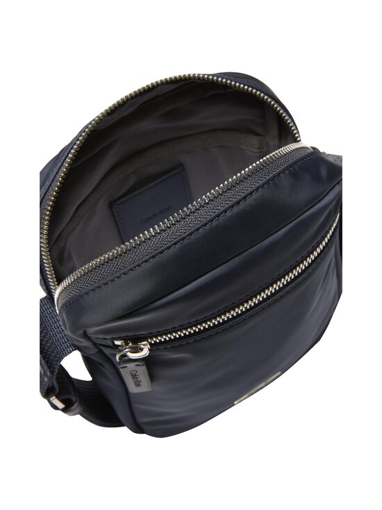 Calvin Klein Bags & Accessories - Sleek Reporter -laukku - CGE INDIA INK - photo 3 Calvin Klein Bags & Accessories - Sleek Reporter -laukku - CGE INDIA INK | Stockmann - photo 3