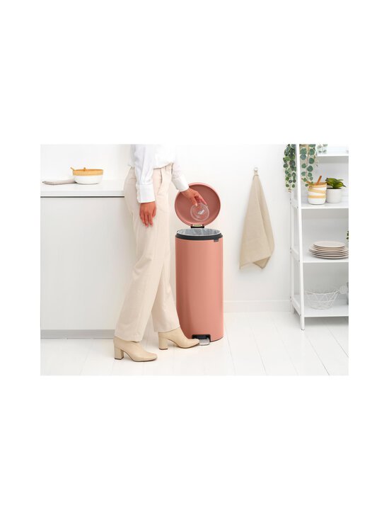 Brabantia - New Icon Pedal Bin atkritumu tvertne ar pedāli 30 l - WARM COPPER - photo 4 Brabantia - New Icon Pedal Bin atkritumu tvertne ar pedāli 30 l - WARM COPPER | Stockmann - photo 4