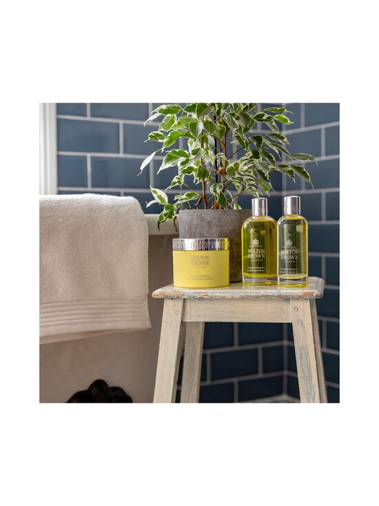 Molton Brown - Orange & Bergamot Radiant Bathing Oil -kylpyöljy - NOCOL - photo 5 Molton Brown - Orange & Bergamot Radiant Bathing Oil -kylpyöljy - NOCOL | Stockmann - photo 5