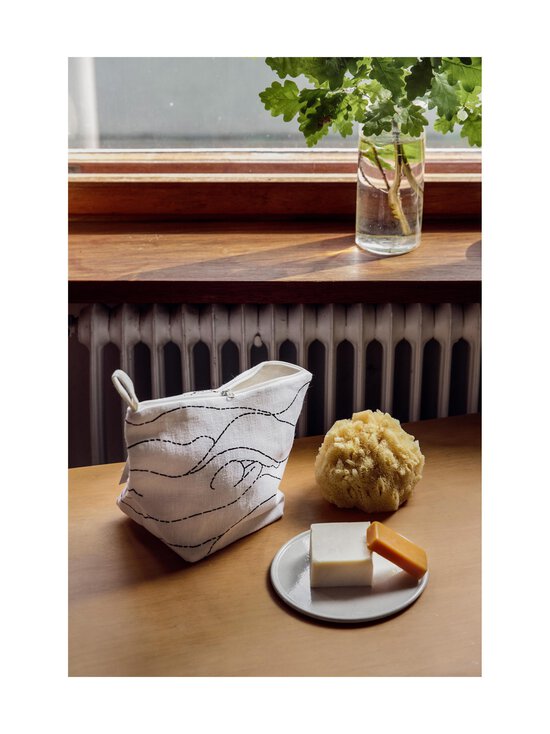 Saana ja Olli - Kosmeetikakott Rakkauden Meri - BLACK FABRIC, WHITE PRINT | Stockmann - photo 2