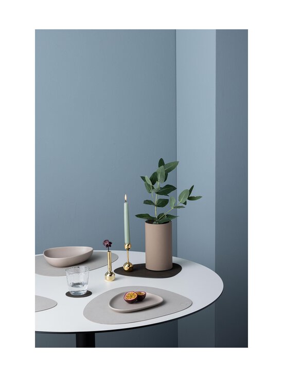 Lind DNA - Curve L Nupo ādas galda paliktnis - OYSTER WHITE - photo 3 Lind DNA - Curve L Nupo ādas galda paliktnis - OYSTER WHITE | Stockmann - photo 3