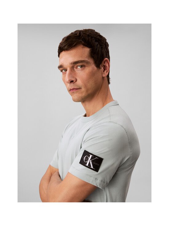 Calvin Klein Jeans - T-särk Badge Regular - MUN OVERCAST GREY | Stockmann - photo 3