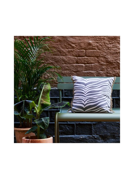 Classic Collection - Zebra dekoratiivpadi 50 x 50 cm - TITANIUM - photo 4 Classic Collection - Zebra dekoratiivpadi 50 x 50 cm - TITANIUM | Stockmann - photo 4