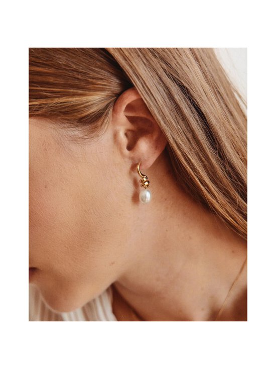 Edblad - Swivel S apzeltīti pērļu auskari - GOLD | Stockmann - photo 2