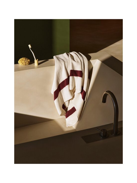 HAY - Stripe-kylpypyyhe - BURGUNDY | Stockmann - photo 3