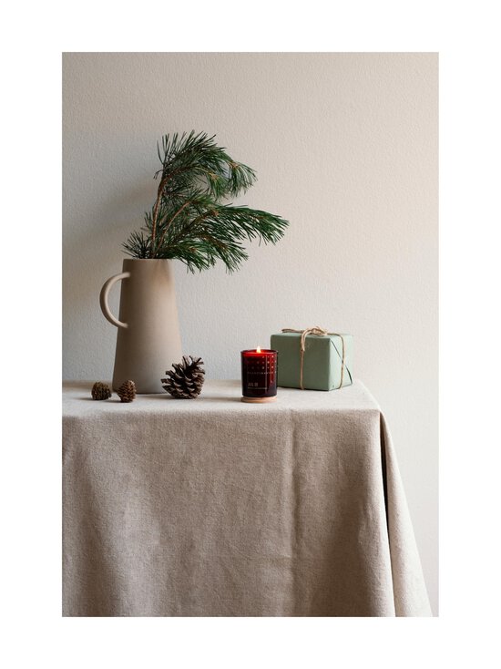 Skandinavisk - JUL Scented Candle 20h -tuoksukynttilä, 65 g - MERLOT RED - photo 5 Skandinavisk - JUL Scented Candle 20h -tuoksukynttilä, 65 g - MERLOT RED | Stockmann - photo 5