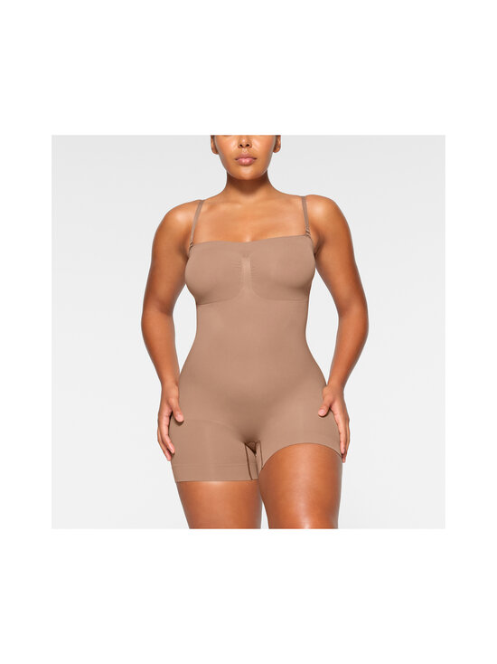 SKIMS - Seamless Sculpt Strapless Shortie - olkaimeton body - SIENNA | Stockmann - photo 2