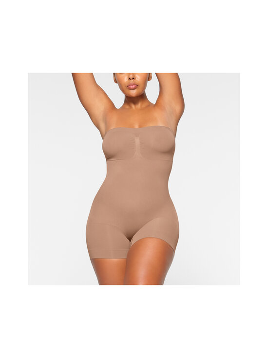 SKIMS - Seamless Sculpt Strapless Shortie - olkaimeton body - SIENNA | Stockmann - photo 3