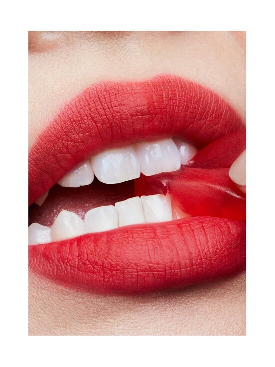 MAC - Powder Kiss Lipstick -huulipuna - LASTING PASSION - photo 3 MAC - Powder Kiss Lipstick -huulipuna - LASTING PASSION | Stockmann - photo 3