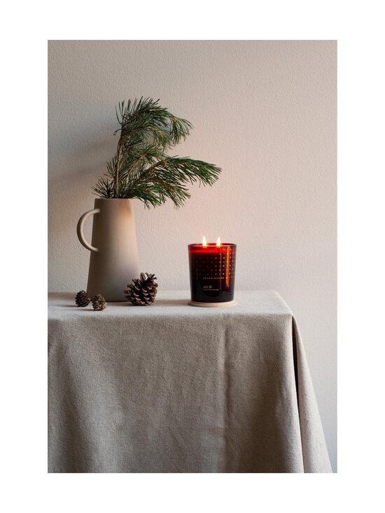 Skandinavisk - JUL Scented Candle 50h -tuoksukynttilä, 350 g - MERLOT RED - photo 3 Skandinavisk - JUL Scented Candle 50h -tuoksukynttilä, 350 g - MERLOT RED | Stockmann - photo 3