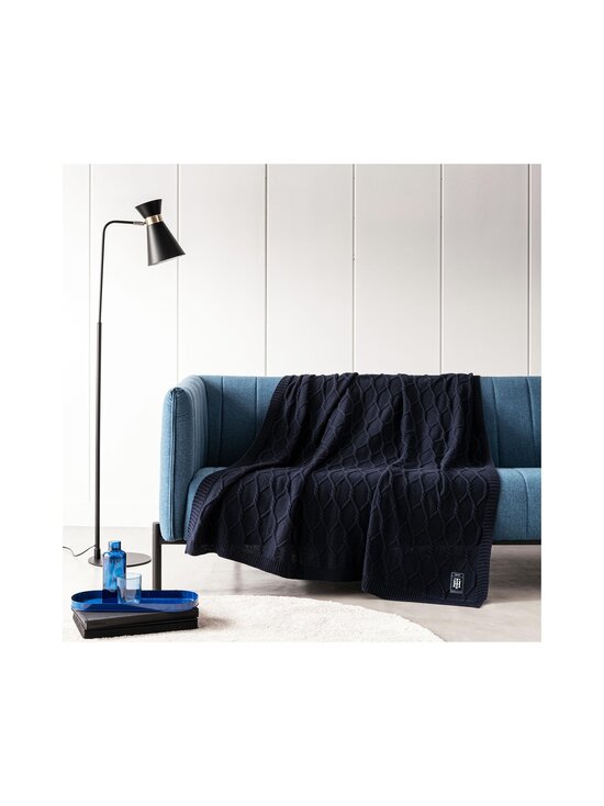Tommy Hilfiger - Twist Plaid -huopa 130 x 170 cm - NAVY - photo 3 Tommy Hilfiger - Twist Plaid -huopa 130 x 170 cm - NAVY | Stockmann - photo 3