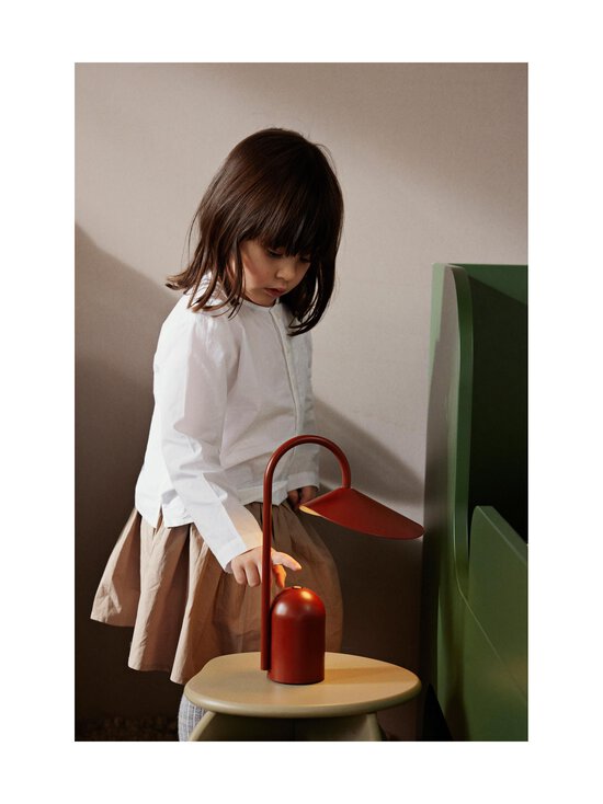 Ferm Living - Arum-pöytävalaisin - OXIDE RED - photo 5 Ferm Living - Arum-pöytävalaisin - OXIDE RED | Stockmann - photo 5
