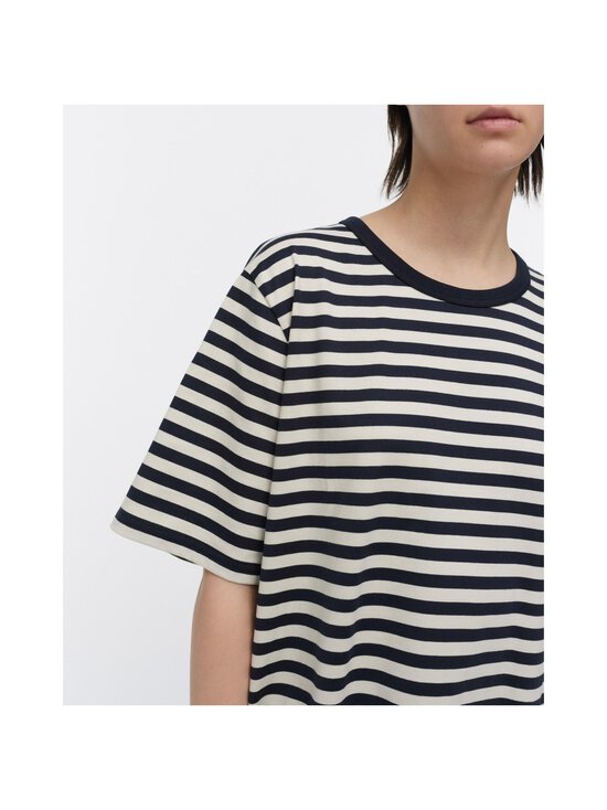 Marimekko - Tasaraita Unisex Kioski t-paita - 900 DARK NAVY, OFF WHITE - photo 5 Marimekko - Tasaraita Unisex Kioski t-paita - 900 DARK NAVY, OFF WHITE | Stockmann - photo 5