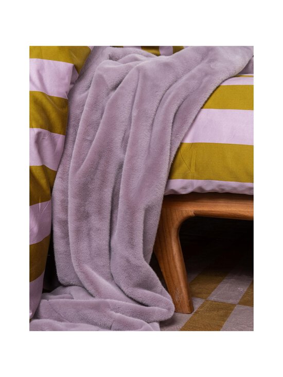 Essenza - Furry Plaid -päiväpeitto - 727 PALE PURPLE | Stockmann - photo 2