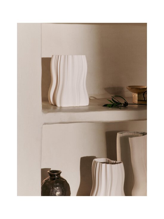 Ferm Living - Moire-maljakko - OFF-WHITE - photo 3 Ferm Living - Moire-maljakko - OFF-WHITE | Stockmann - photo 3