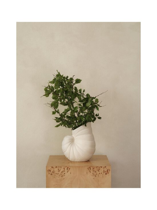 Ferm Living - Keraamiline vaas Shell - OFF-WHITE - photo 2 Ferm Living - Keraamiline vaas Shell - OFF-WHITE | Stockmann - photo 2