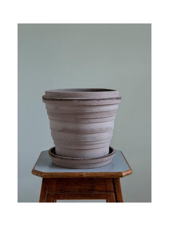 Bergs Potter - Planet Raw -ruukku aluslautasella Ø25 cm - GREY | Stockmann - photo 2