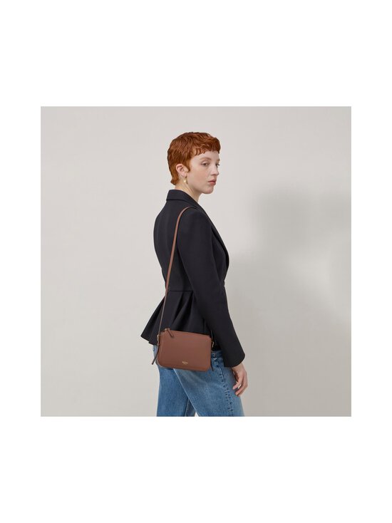 Mulberry - Clovelly Pouch Micro Classic Grain -nahkalaukku - G222 BRIGHT OAK - photo 6 Mulberry - Clovelly Pouch Micro Classic Grain -nahkalaukku - G222 BRIGHT OAK | Stockmann - photo 6