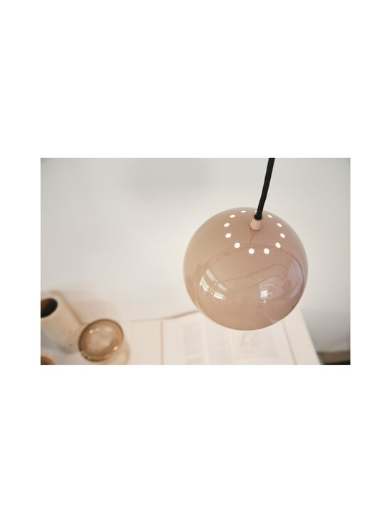 Frandsen - Ball- riippuvalaisin Ø 18 cm - GLOSSY NUDE - photo 2 Frandsen - Ball- riippuvalaisin Ø 18 cm - GLOSSY NUDE | Stockmann - photo 2