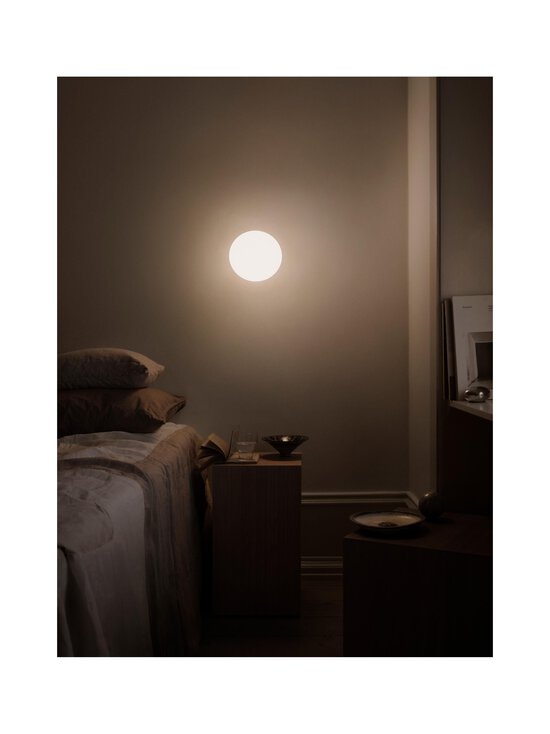 Flos - Glo-Ball -seinä-/kattovalaisin 19 x 16 cm - F3335009 WHITE | Stockmann - photo 2