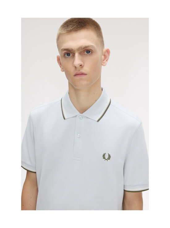 Fred Perry - Polosärk The Twin Tipped - DUSKY BLUE / ECRU / LAUREL WRE | Stockmann - photo 6