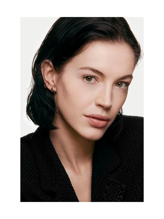 CHANEL - LES BEIGES WATERFRESH COMPLEXION TOUCH Even Illuminate Hydrate - B10 - photo 3 CHANEL - LES BEIGES WATERFRESH COMPLEXION TOUCH Even Illuminate Hydrate - B10 | Stockmann - photo 3