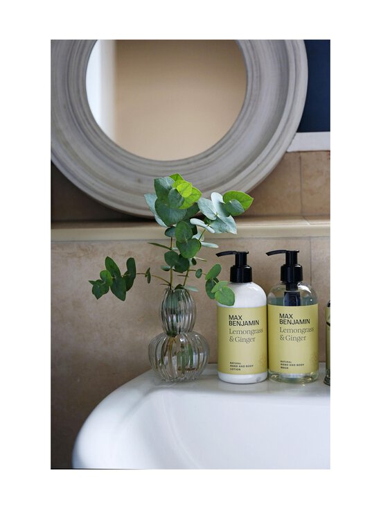 Max Benjamin - Lemongrass & Ginger Hand & Body Gift Set -ihonhoitopakkaus, 2 x 300 ml - LIGHT YELLOW | Stockmann - photo 4
