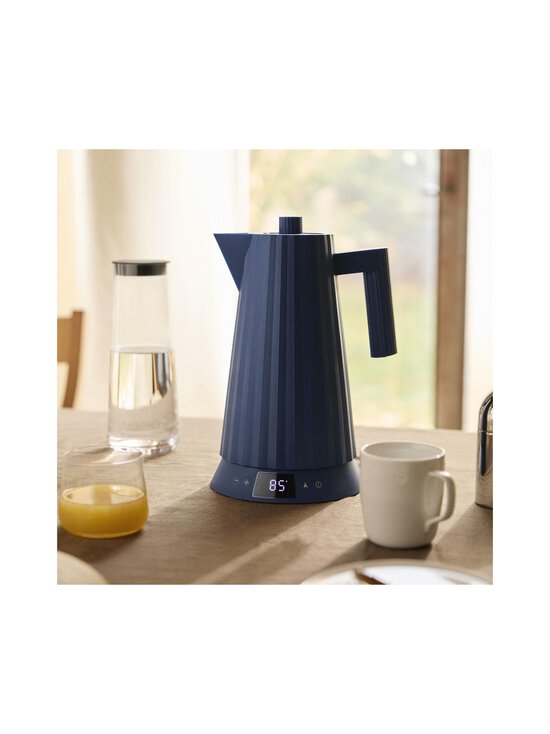 Alessi - Plisse-vedenkeitin 1,7 l - DAZ BLUE - photo 5 Alessi - Plisse-vedenkeitin 1,7 l - DAZ BLUE | Stockmann - photo 5