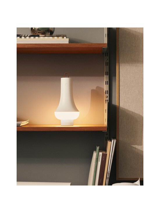 Louis Poulsen - Tomoshi Portable -kannettava valaisin - WHITE - photo 5 Louis Poulsen - Tomoshi Portable -kannettava valaisin - WHITE | Stockmann - photo 5