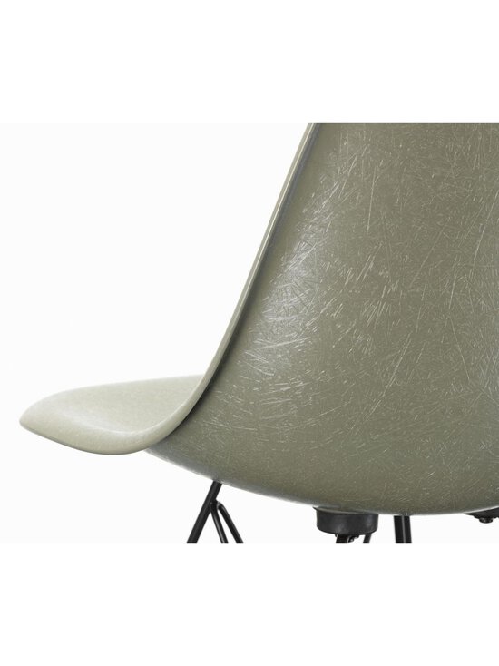 Vitra - Eames DSR Fiberglass -tuoli - MUSTA,RUSKEA - photo 8 Vitra - Eames DSR Fiberglass -tuoli - MUSTA,RUSKEA | Stockmann - photo 8