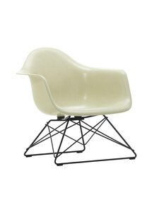 Vitra - Eames LAR Fiberglass -tuoli - LUONNONVALKOINEN | Stockmann
