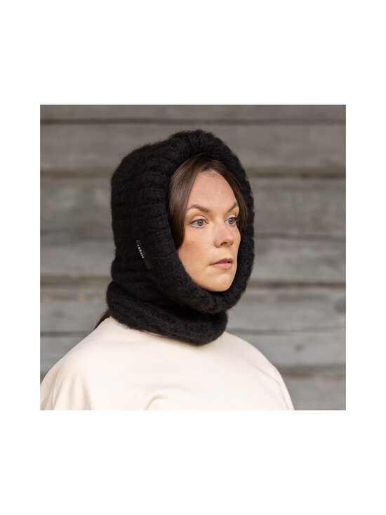 Myssyfarmi - Kiilto Hohto adīta vilnas kapuce - KIILTO BLACK - photo 3 Myssyfarmi - Kiilto Hohto adīta vilnas kapuce - KIILTO BLACK | Stockmann - photo 3