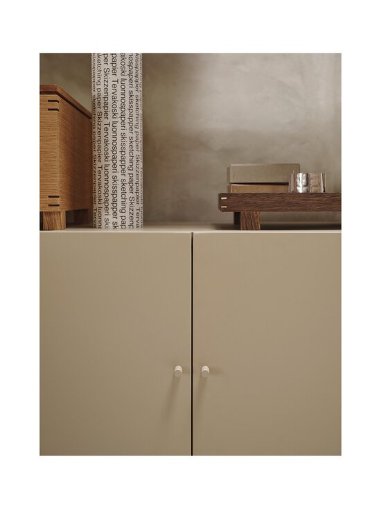 Ferm Living - Punctual-kaappi 41,6 x 91,5 x 40,2 cm - CASHMERE - photo 6 Ferm Living - Punctual-kaappi 41,6 x 91,5 x 40,2 cm - CASHMERE | Stockmann - photo 6