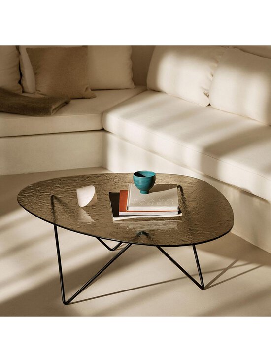 Gubi - Pedrera-sohvapöytä 106 x 86 cm musta / smoke strukturoitu lasi - GREY | Stockmann - photo 2