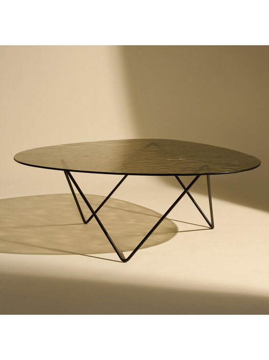 Gubi - Pedrera-sohvapöytä 106 x 86 cm musta / smoke strukturoitu lasi - GREY | Stockmann - photo 3