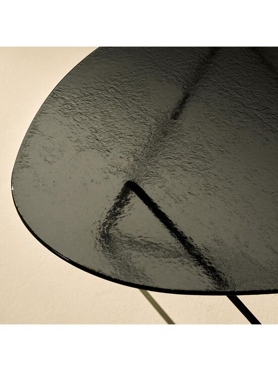 Gubi - Pedrera-sohvapöytä 106 x 86 cm musta / smoke strukturoitu lasi - GREY | Stockmann - photo 4