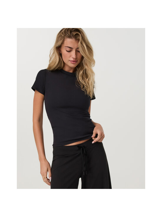 Vuori - Pose Fitted Long t-paita - BLK BLACK | Stockmann - photo 2