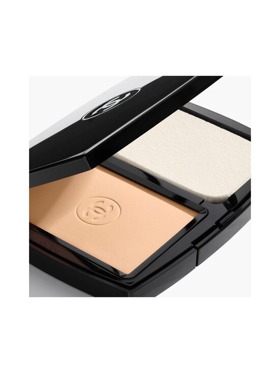 CHANEL - ULTRA LE TEINT Ultrawear All Day Comfort Flawless Finish Compact Foundation - B20 - photo 2 CHANEL - ULTRA LE TEINT Ultrawear All Day Comfort Flawless Finish Compact Foundation - B20 | Stockmann - photo 2