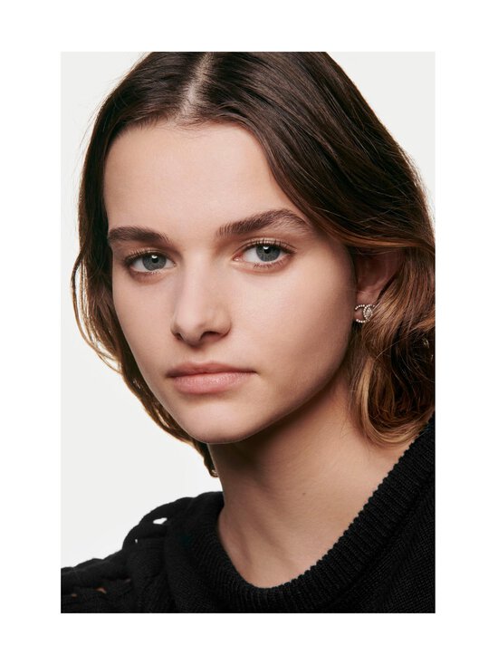 CHANEL - ULTRA LE TEINT Ultrawear All Day Comfort Flawless Finish Compact Foundation - B20 - photo 3 CHANEL - ULTRA LE TEINT Ultrawear All Day Comfort Flawless Finish Compact Foundation - B20 | Stockmann - photo 3