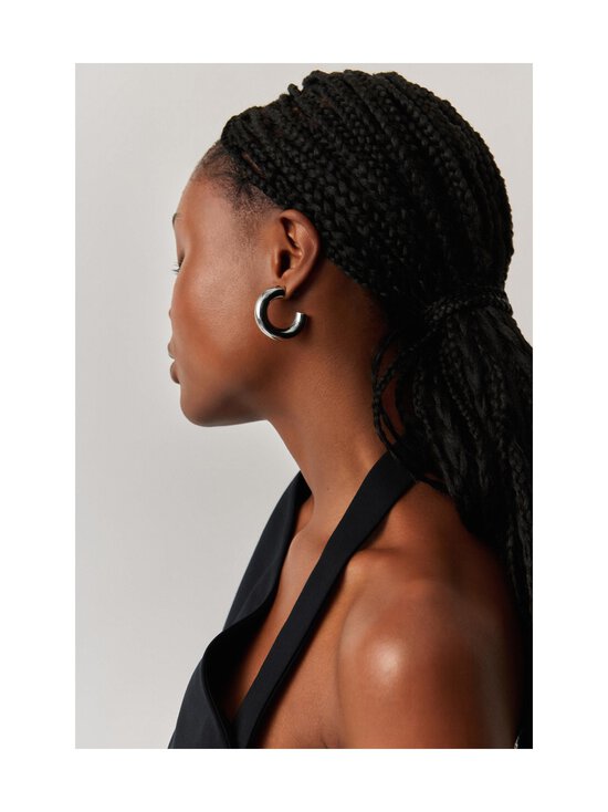 MISSOMA - Chubby Large Hoop -korvakorut - SILVER - photo 4 MISSOMA - Chubby Large Hoop -korvakorut - SILVER | Stockmann - photo 4
