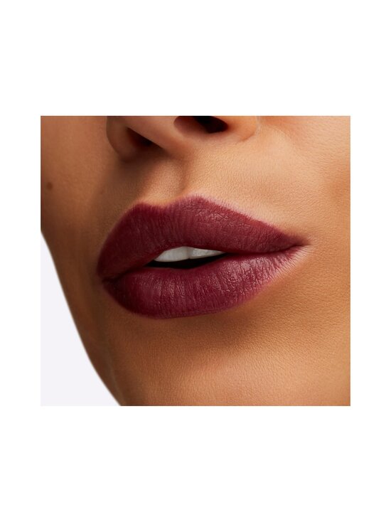 MAC - Lustreglass Lipstick - huulipuna - SUCCUMB TO PLUM | Stockmann - photo 4