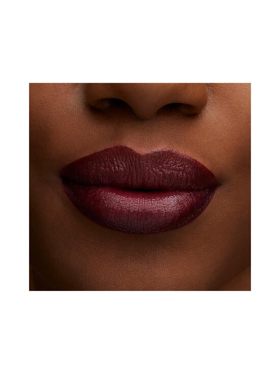 MAC - Lustreglass Lipstick - huulipuna - SUCCUMB TO PLUM | Stockmann - photo 5