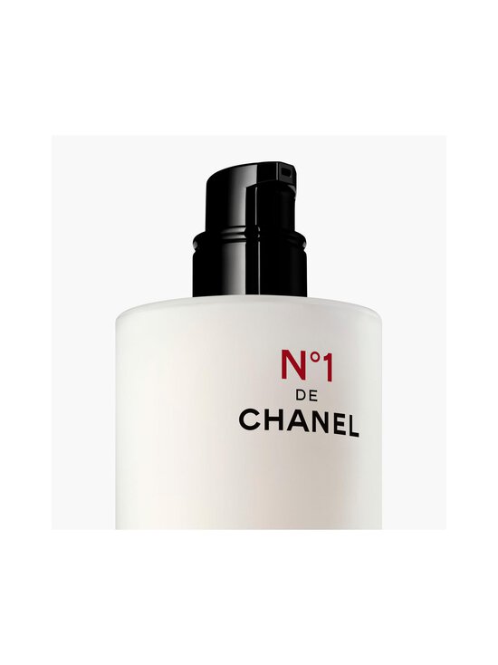 CHANEL - N°1 DE CHANEL REVITALIZING ESSENCE LOTION Plumps Unifies Illuminates - NOCOL | Stockmann - photo 2