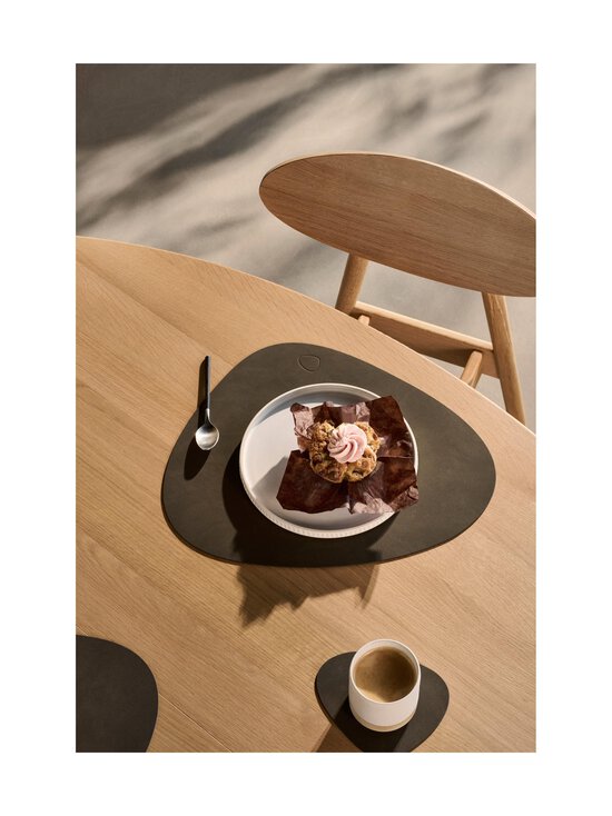 Lind DNA - Curve L Nupo ādas galda paliktnis - CAVIAR | Stockmann - photo 4