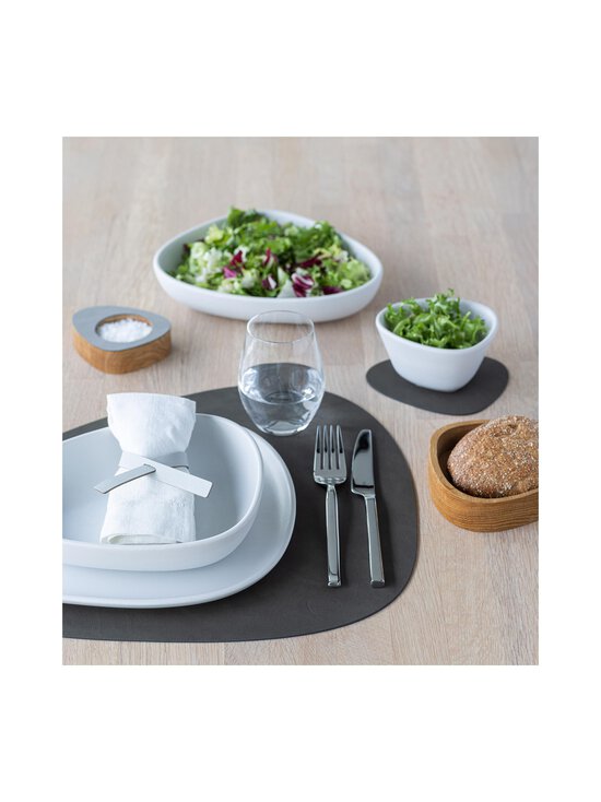 Lind DNA - Curve L Nupo ādas galda paliktnis - CAVIAR - photo 3 Lind DNA - Curve L Nupo ādas galda paliktnis - CAVIAR | Stockmann - photo 3
